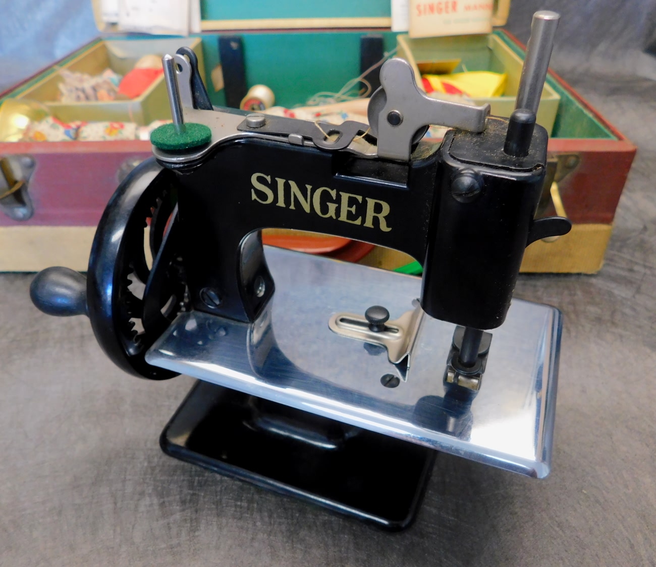 Singer Dressmaker Manikin Doll Set Toy Sewing Machine