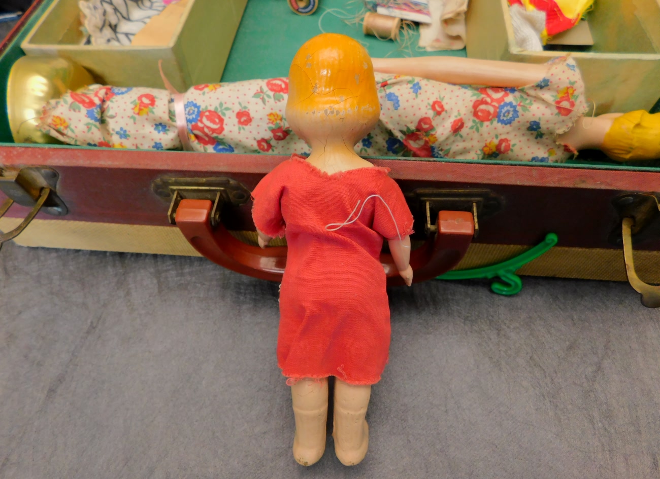 Singer Dressmaker Manikin Doll Set Toy Sewing Machine