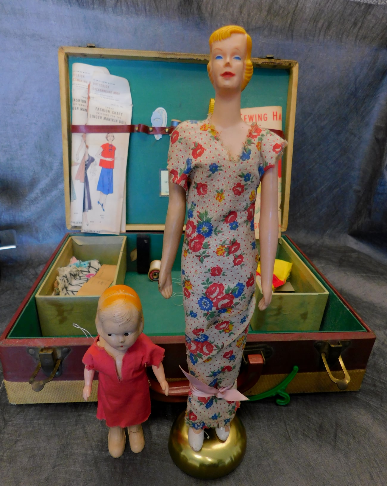 Singer Dressmaker Manikin Doll Set Toy Sewing Machine