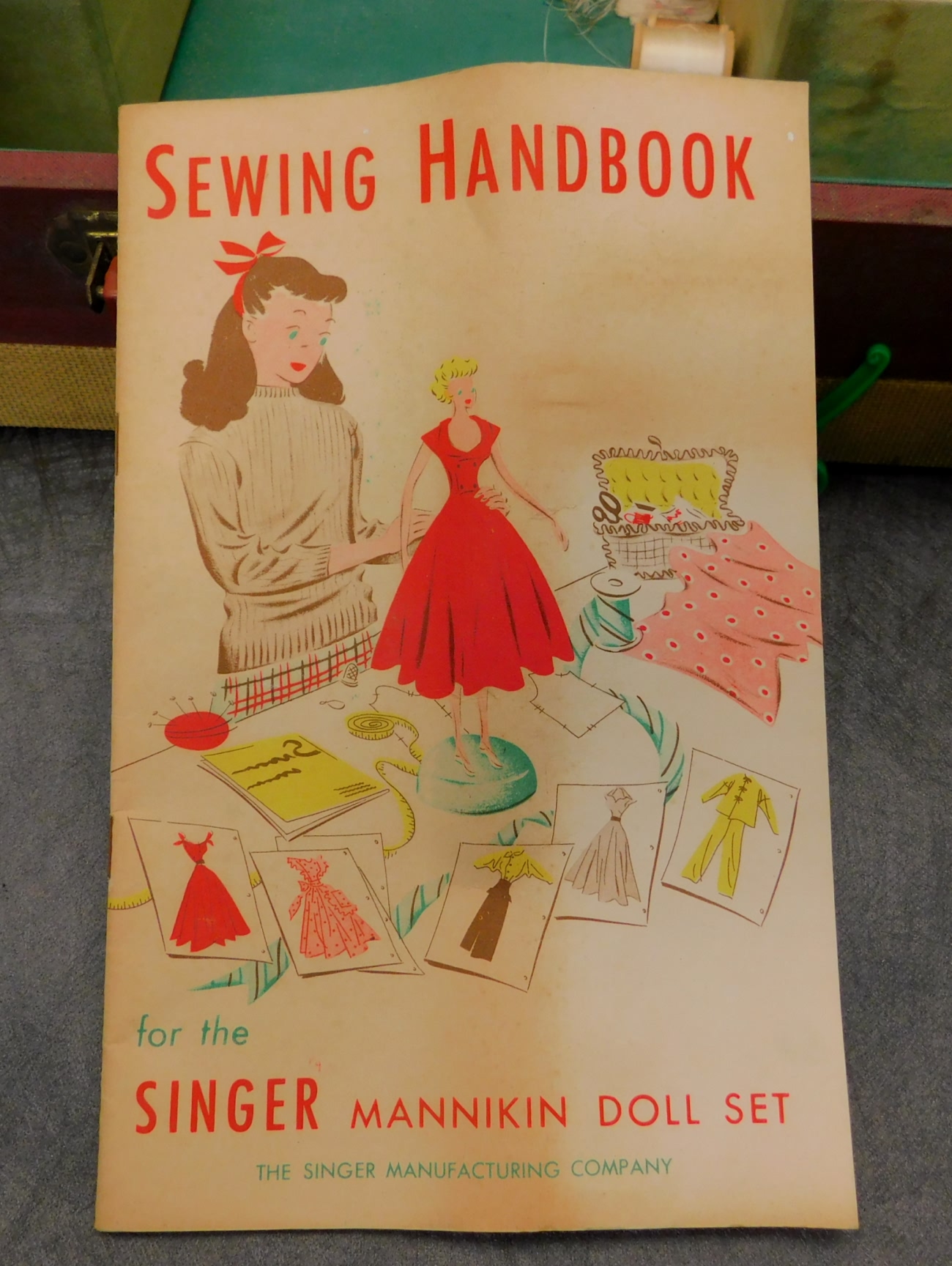 Singer Dressmaker Manikin Doll Set Toy Sewing Machine