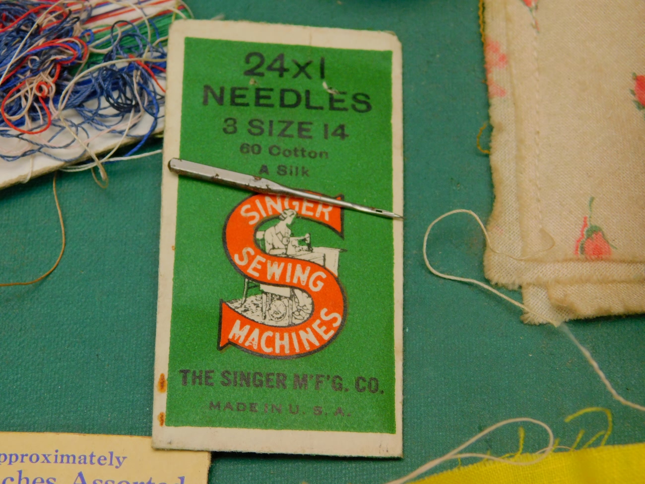 Singer Dressmaker Manikin Doll Set Toy Sewing Machine