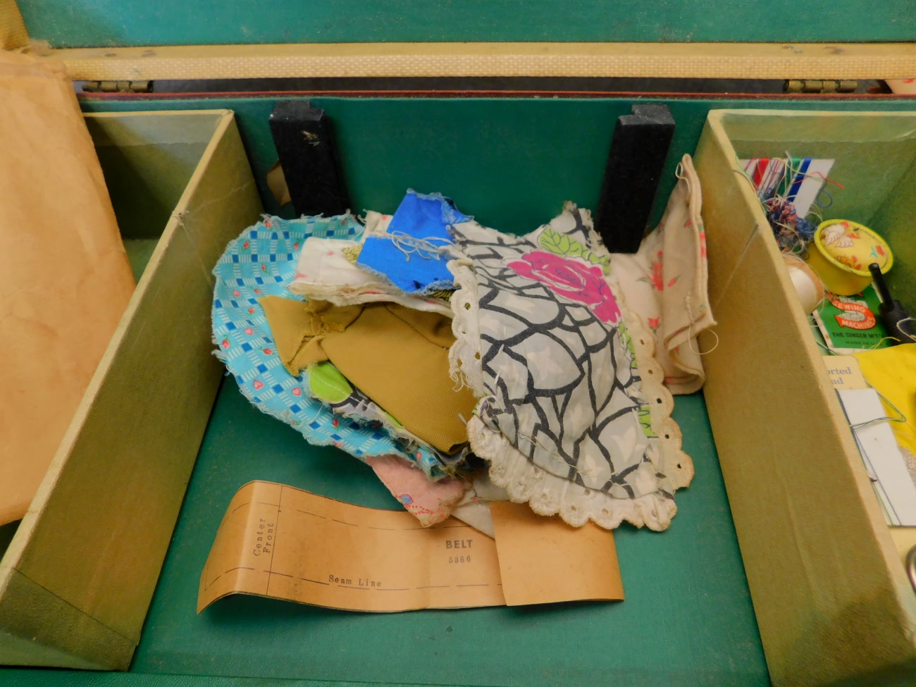 Singer Dressmaker Manikin Doll Set Toy Sewing Machine