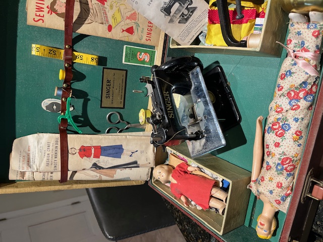 Singer Mannikin Doll Toy Sewing Machine Set