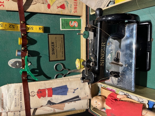 Singer Mannikin Doll Toy Sewing Machine Set