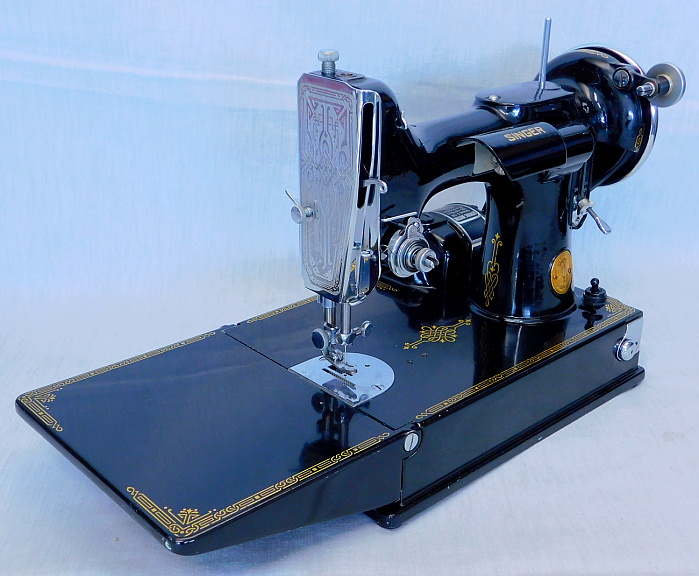 1935 Black Singer Featherweight 221 Sewing Machine AD884194