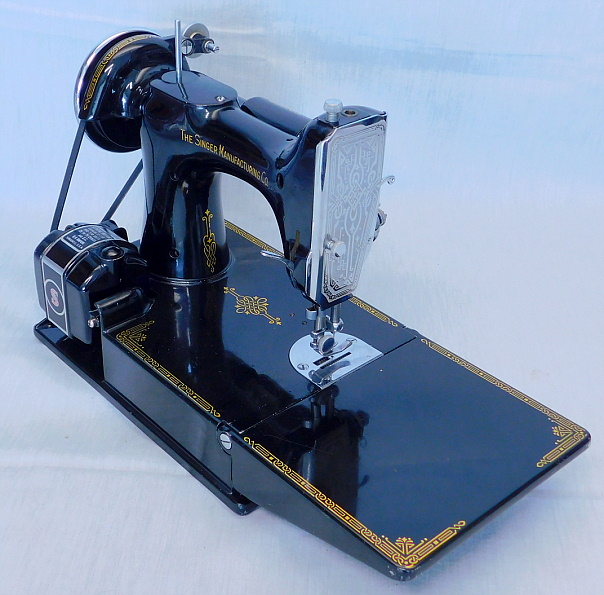 1935 Black Singer Featherweight 221 Sewing Machine AD884194