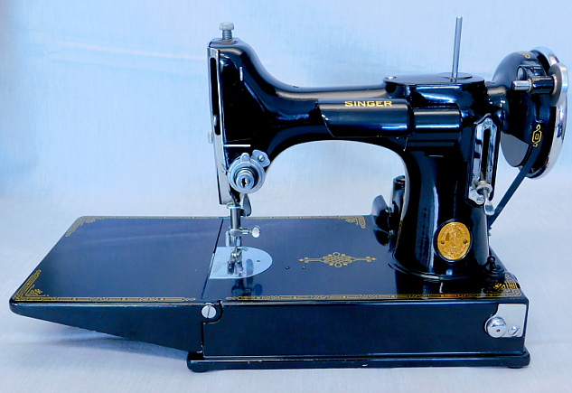 1935 Black Singer Featherweight 221 Sewing Machine AD884194