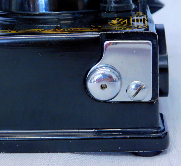 1935 Black Singer Featherweight 221 Sewing Machine AD884194