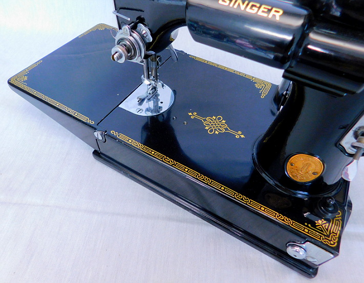 1935 Black Singer Featherweight 221 Sewing Machine AD884194