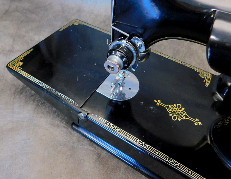 Singer Featherweight Sewing Machine AF175303