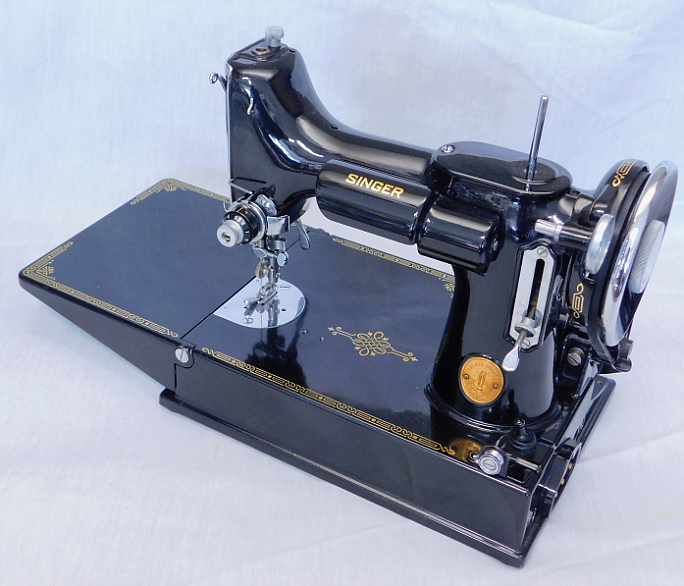 1939 Singer Featherweight 221 Sewing Machine (AF255066)