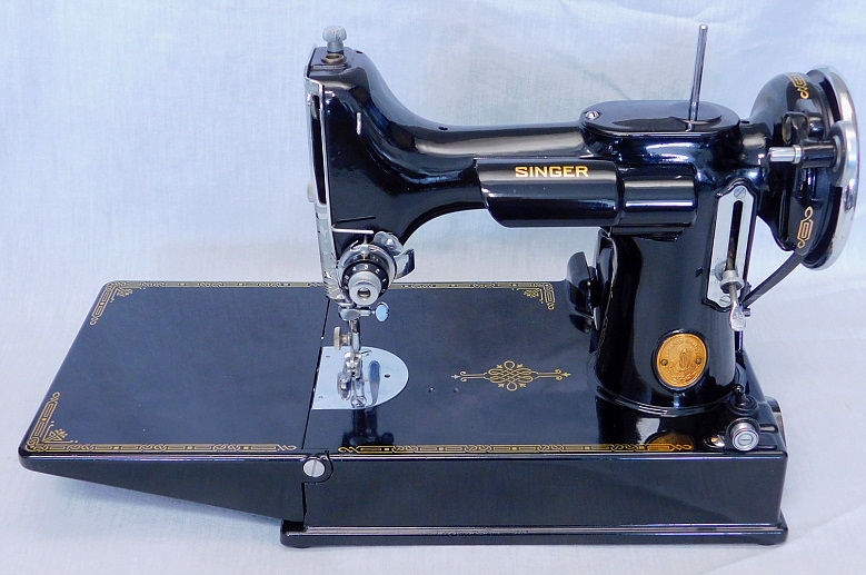1939 Singer Featherweight 221 Sewing Machine (AF255066)