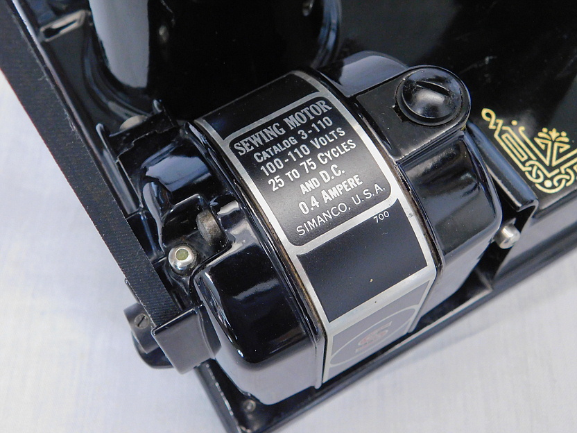 1939 Singer Featherweight 221 Sewing Machine (AF255066)