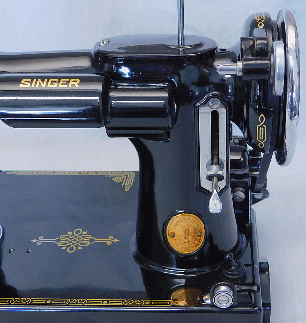 1939 Singer Featherweight 221 Sewing Machine (AF255066)