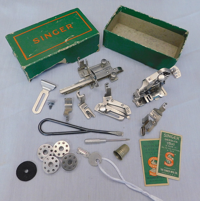 1939 Singer Featherweight 221 Sewing Machine (AF255066)