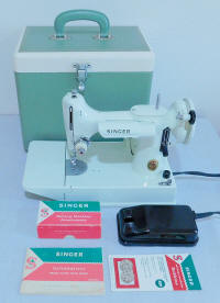 1964 White / Green Singer Featherweight 221K Sewing Machine (EV904974)