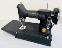 1939 "CRINKLE FINISH" Singer Featherweight 221 Sewing Machine (AF387863)