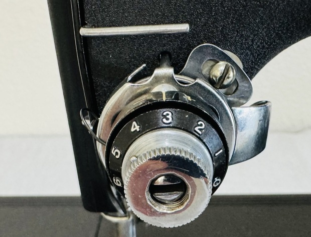 1939 "CRINKLE FINISH" Singer Featherweight 221 Sewing Machine (AF387863)