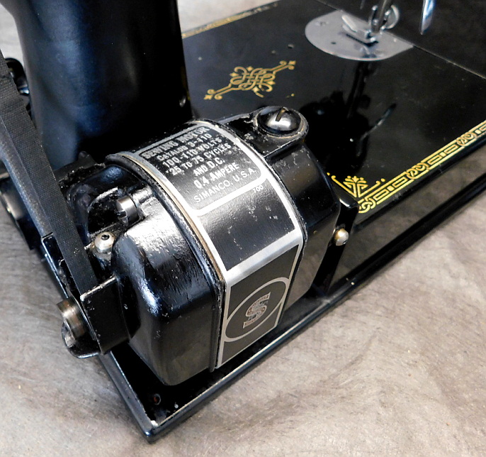 1940 Black Singer Featherweight 221 Sewing Machine AF578152