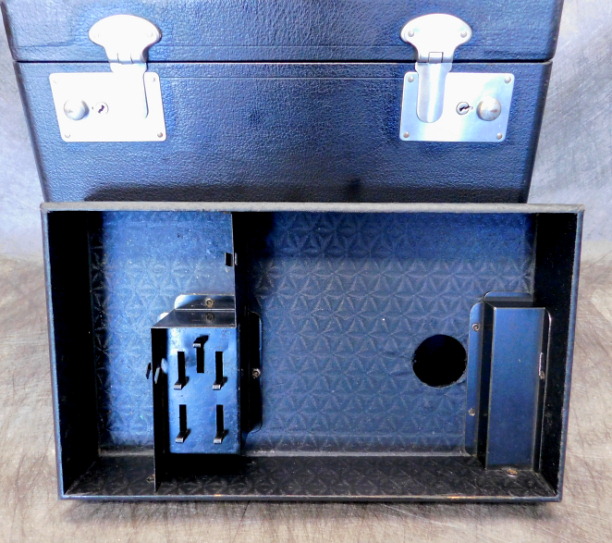 1946 Black Singer Featherweight 221 Sewing Machine (AG619318)