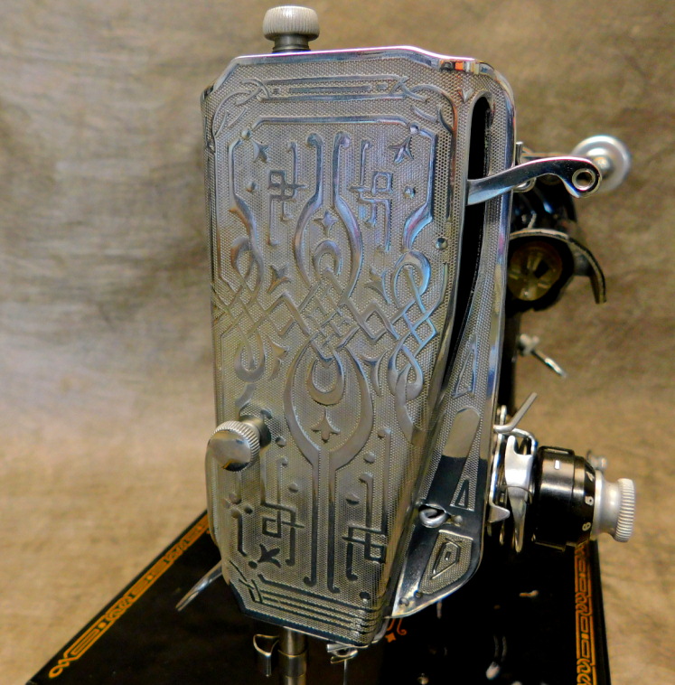 1947 Black Singer Featherweight 221 Sewing Machine (AG978590)