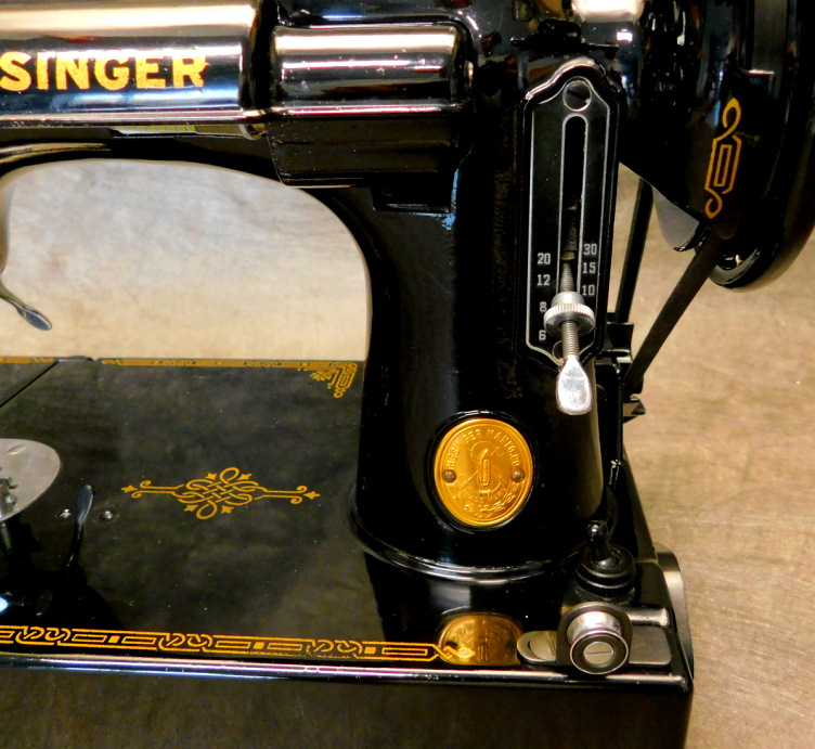 1947 Black Singer Featherweight 221 Sewing Machine (AG978590)