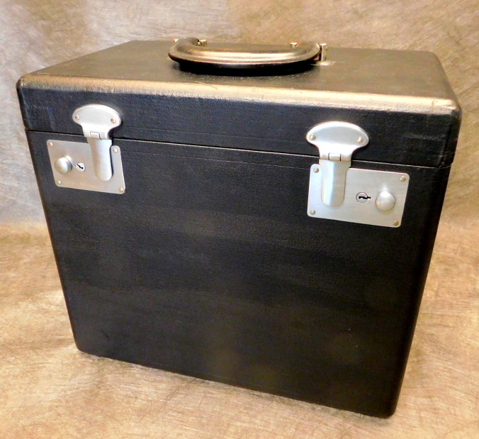 1947 Black Singer Featherweight 221 Sewing Machine (AG978590)