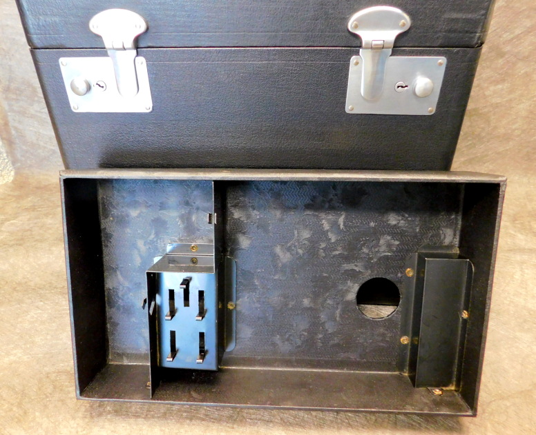 1947 Black Singer Featherweight 221 Sewing Machine (AG978590)