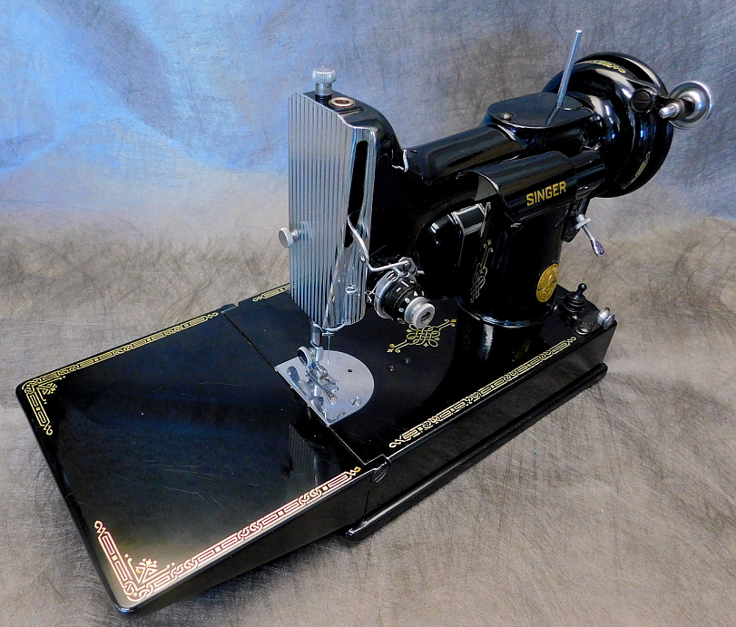 1948 Black Singer Featherweight 221 Sewing Machine AH551175