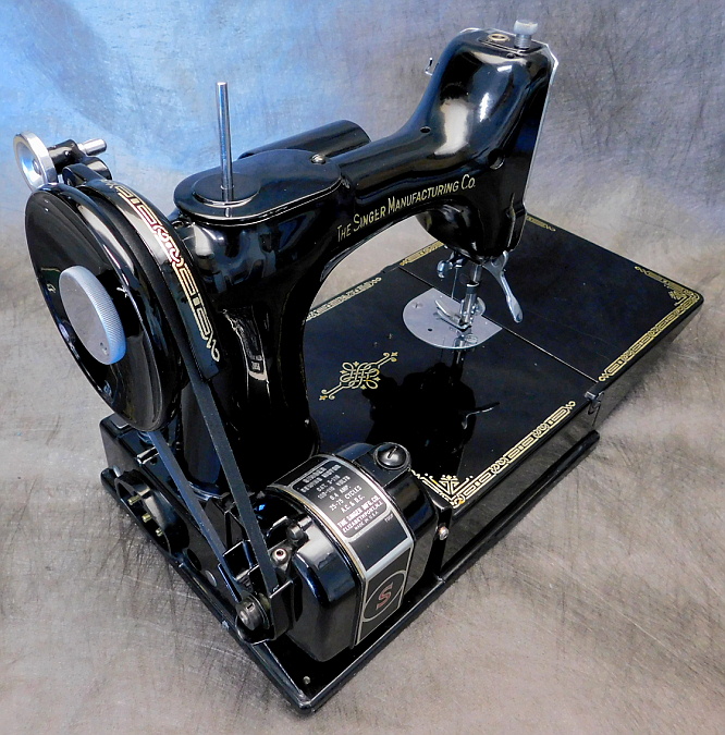 1948 Black Singer Featherweight 221 Sewing Machine AH551175