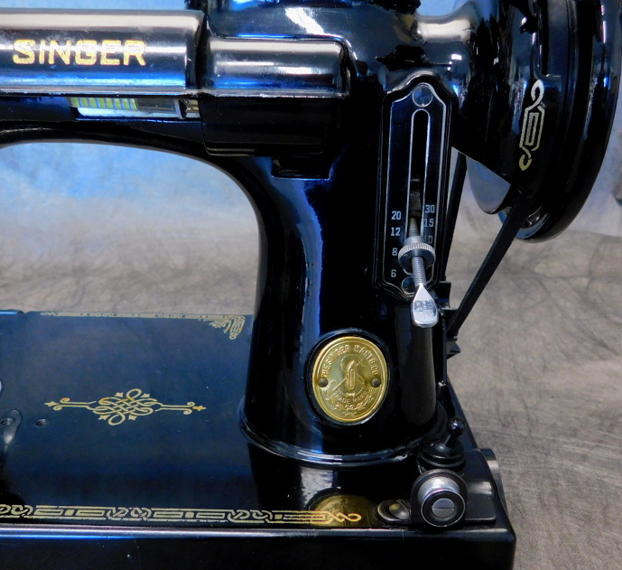 1948 Black Singer Featherweight 221 Sewing Machine AH551175
