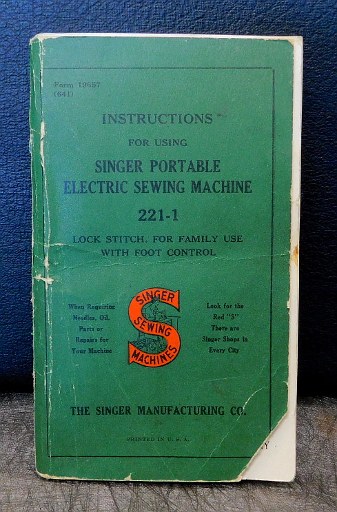 1948 Black Singer Featherweight 221 Sewing Machine AH551175