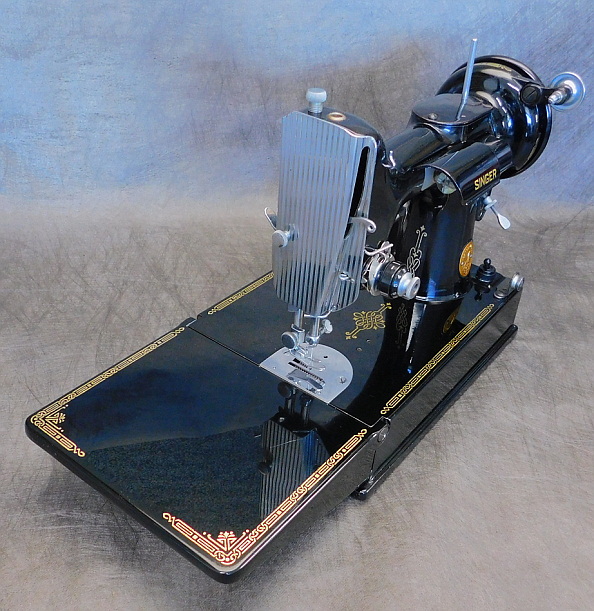 1950 Black Singer Featherweight 221 Sewing Machine AJ357289