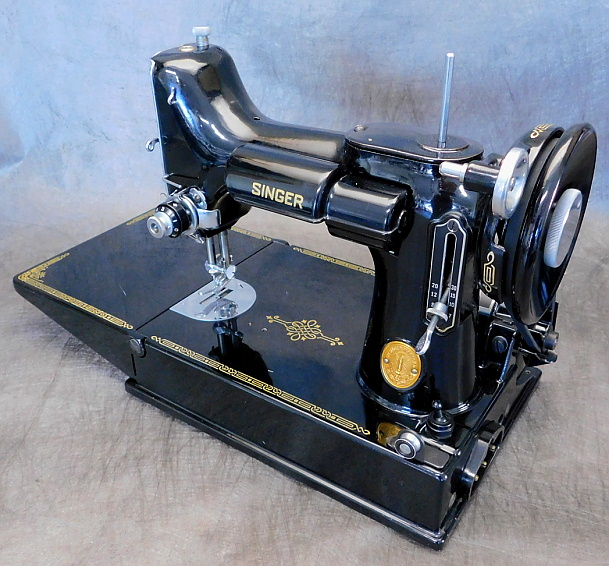 1950 Black Singer Featherweight 221 Sewing Machine AJ357289