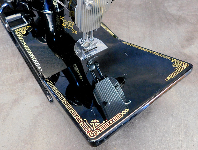 1950 Black Singer Featherweight 221 Sewing Machine AJ357289