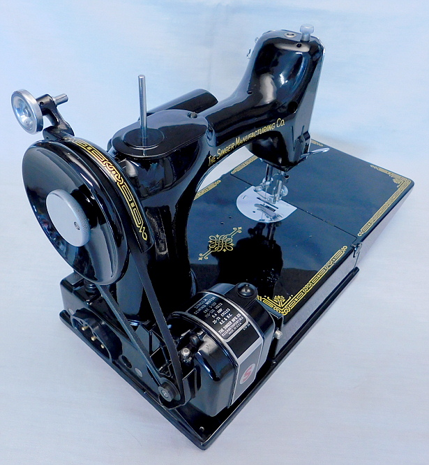 1950 Black Singer Featherweight 221 Sewing Machine (AJ579915)