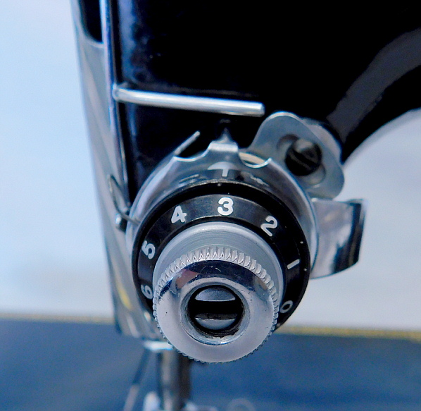 1950 Black Singer Featherweight 221 Sewing Machine (AJ579915)