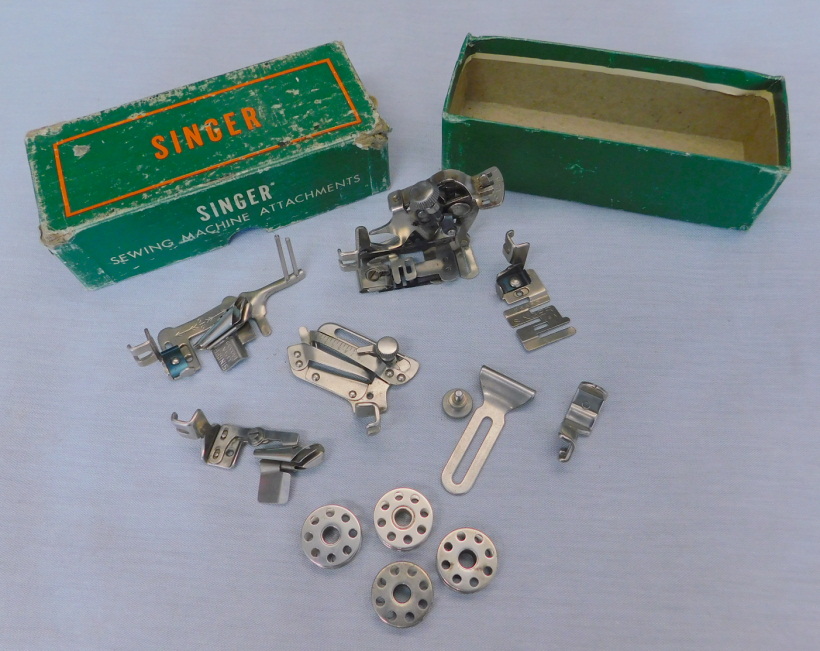1950 Black Singer Featherweight 221 Sewing Machine (AJ579915)