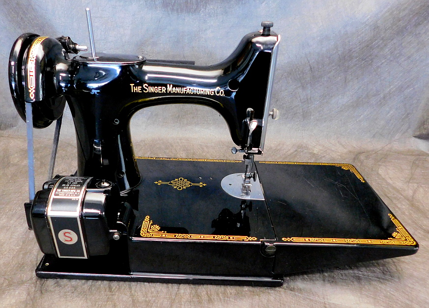 1951 Black Singer "Centennial" Featherweight 221 Sewing Machine (AK418474)