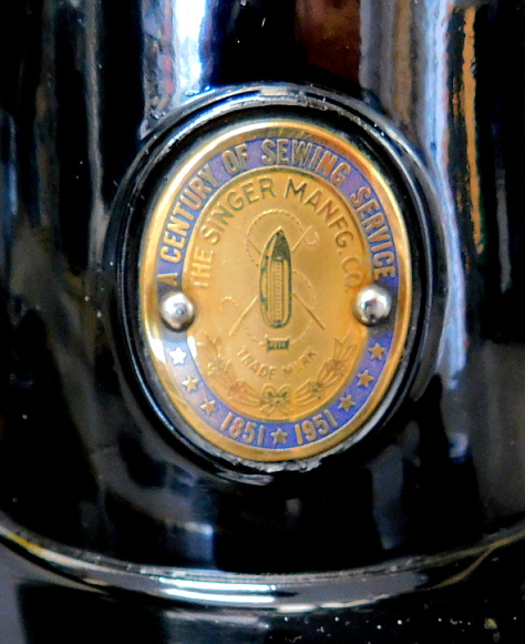 1951 Black Singer "Centennial" Featherweight 221 Sewing Machine (AK418474)