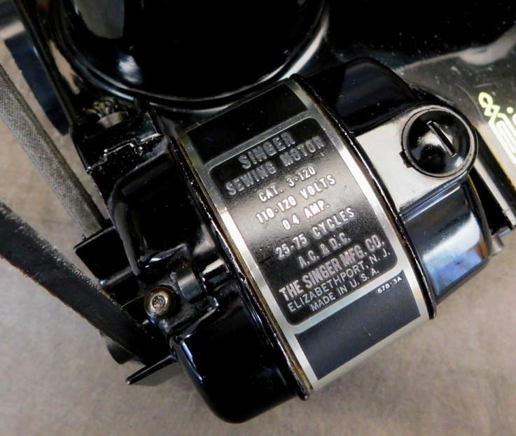 1951 Black Singer "Centennial" Featherweight 221 Sewing Machine (AK418474)