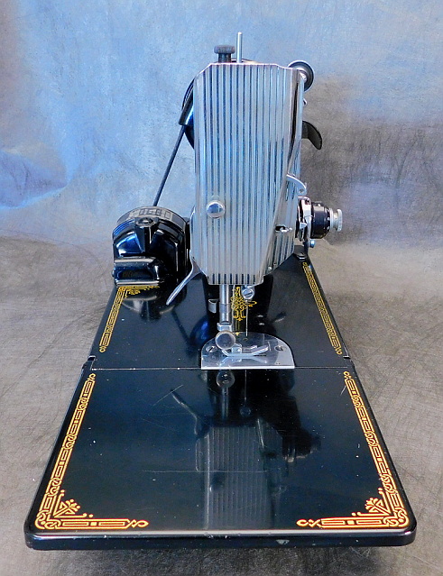 1953 Black Singer Featherweight 221 Sewing Machine (AL543762)