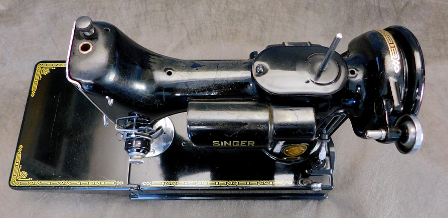1953 Black Singer Featherweight 221 Sewing Machine (AL543762)