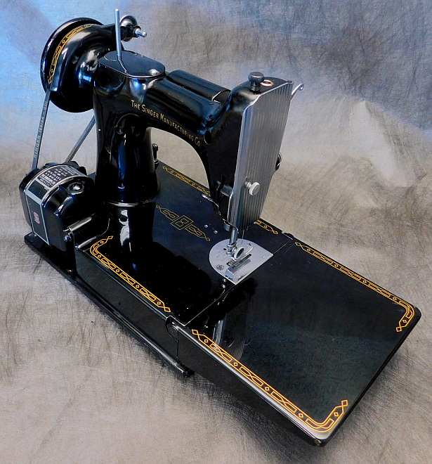 1954 Black Singer Featherweight 221 Sewing Machine AL711612