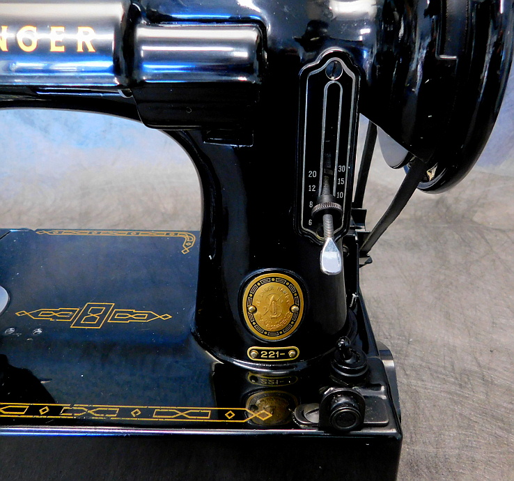 1954 Black Singer Featherweight 221 Sewing Machine AL711612