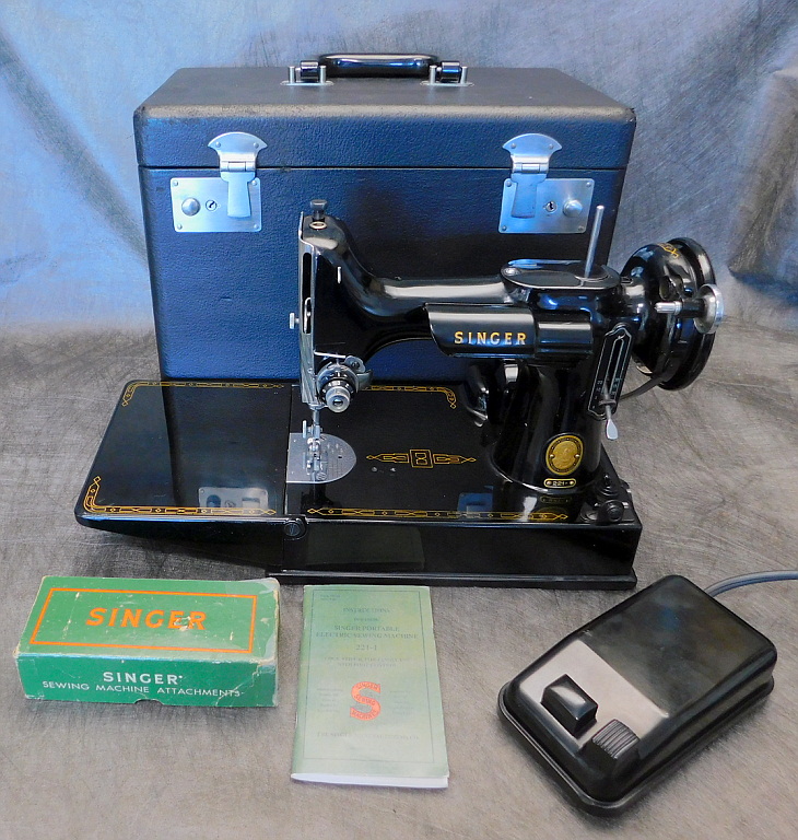 1954 Black Singer Featherweight 221 Sewing Machine AL711612
