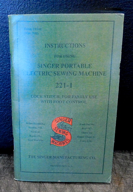 1954 Black Singer Featherweight 221 Sewing Machine AL711612