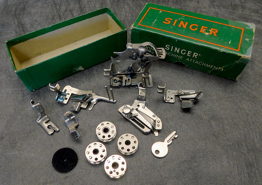 1954 Black Singer Featherweight 221 Sewing Machine AL711612