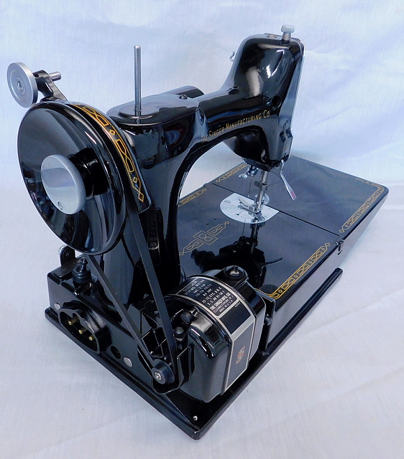 1955 Black Singer Featherweight 221 Sewing Machine (AL949352)