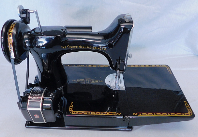 1955 Black Singer Featherweight 221 Sewing Machine (AL949352)